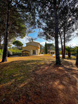 Property grounds - Elegant Provencal Farmhouse - 10 Guests - Pool (La Motte)