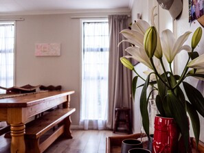 Villa – comfort | Blendingsgardiner, strykejern/-brett, wi-fi (inkludert) og sengetøy