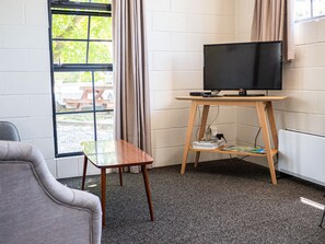 Familielejlighed | Opholdsområde | 32-tommers LCD-tv med digitale kanaler