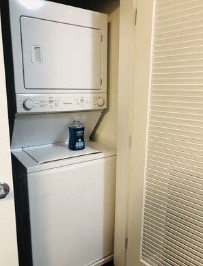 Interior - Cozy 1-bedroom apartment with WiFi, AC in wonderful Stamford (Stamford)