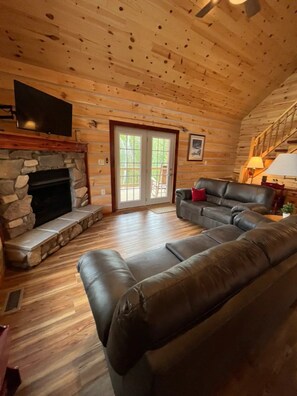 Smart TV y chimenea