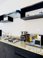 Romantic Villa | Private kitchen | Mini-fridge, freezer, paper towels