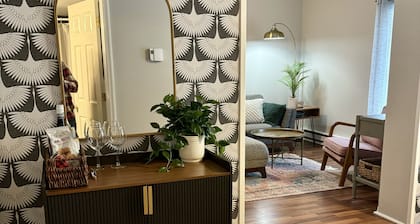 Adorable Midtown Kingston Tavern Style apartment