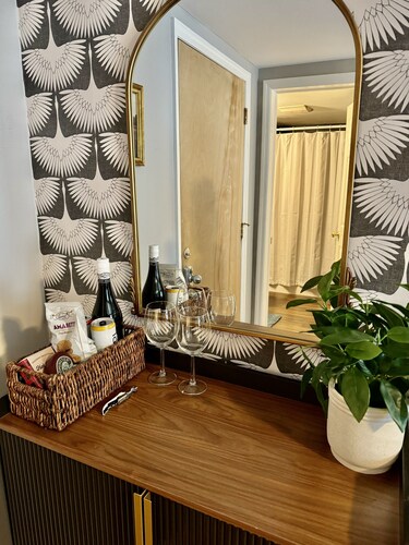 Adorable Midtown Kingston Tavern Style apartment