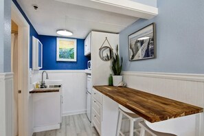 Fridge, microwave, coffee/tea maker, electric kettle - WINTER RATES-99.00 1B 1B South beach-Steps to pool-beach-restaurants-nightlife (Tybee Island)