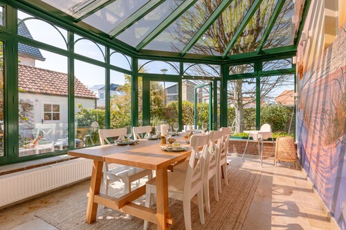 Child-friendly family house with cozy garden, just 5 minutes from the beach.