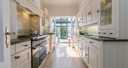 Child-friendly family house with cozy garden, just 5 minutes from the beach.
