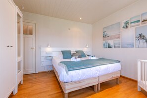 4 Schlafzimmer, Schreibtisch, Bügeleisen/Bügelbrett, WLAN