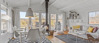 Lovely home in ålbæk with WiFi