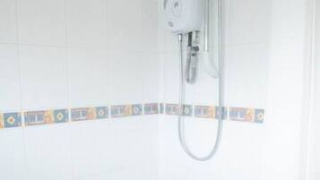 Comfort Apartment | Bathroom | Towels, toilet paper