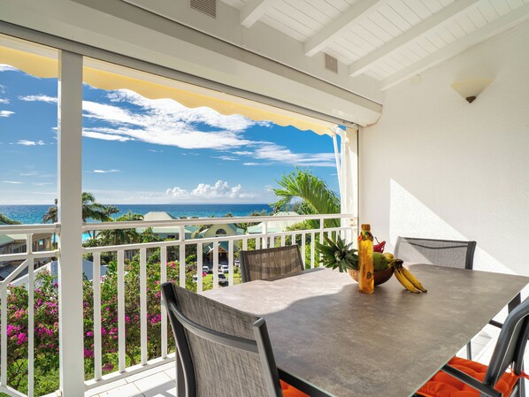 تناول الطعام بالخارج