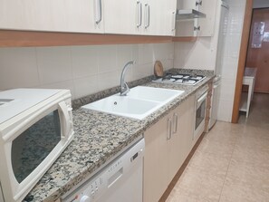 Apartment, 2 Bedrooms | Private kitchen | Full-size fridge, microwave, oven, stovetop - Oceanografico Apartments (Valencia)