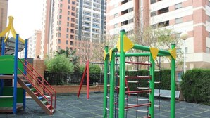 A playground with climbing structures and a staircase. - Oceanografico Apartments (Valencia)