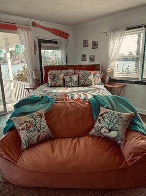 1 bedroom, iron/ironing board, travel cot, free WiFi