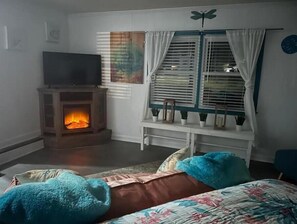 1 habitación, tabla de planchar con plancha y cuna de viaje 