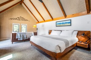 6 bedrooms, iron/ironing board, WiFi, bed sheets - Ski Lodge: Ski Rental near Monarch Mountain. Ideal for large groups, bachelor parties, corporate retreats (Salida)