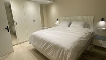 Suite | 1 bedroom, in-room safe, desk, laptop workspace