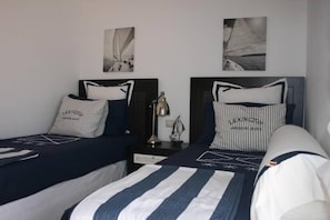 4 habitaciones, tabla de planchar con plancha, wifi y ropa de cama