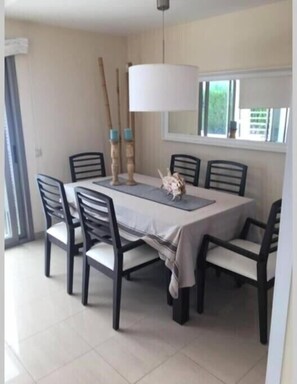 Dining - Preciosa Villa con Jardín y Piscina Privada (Ciutadella)