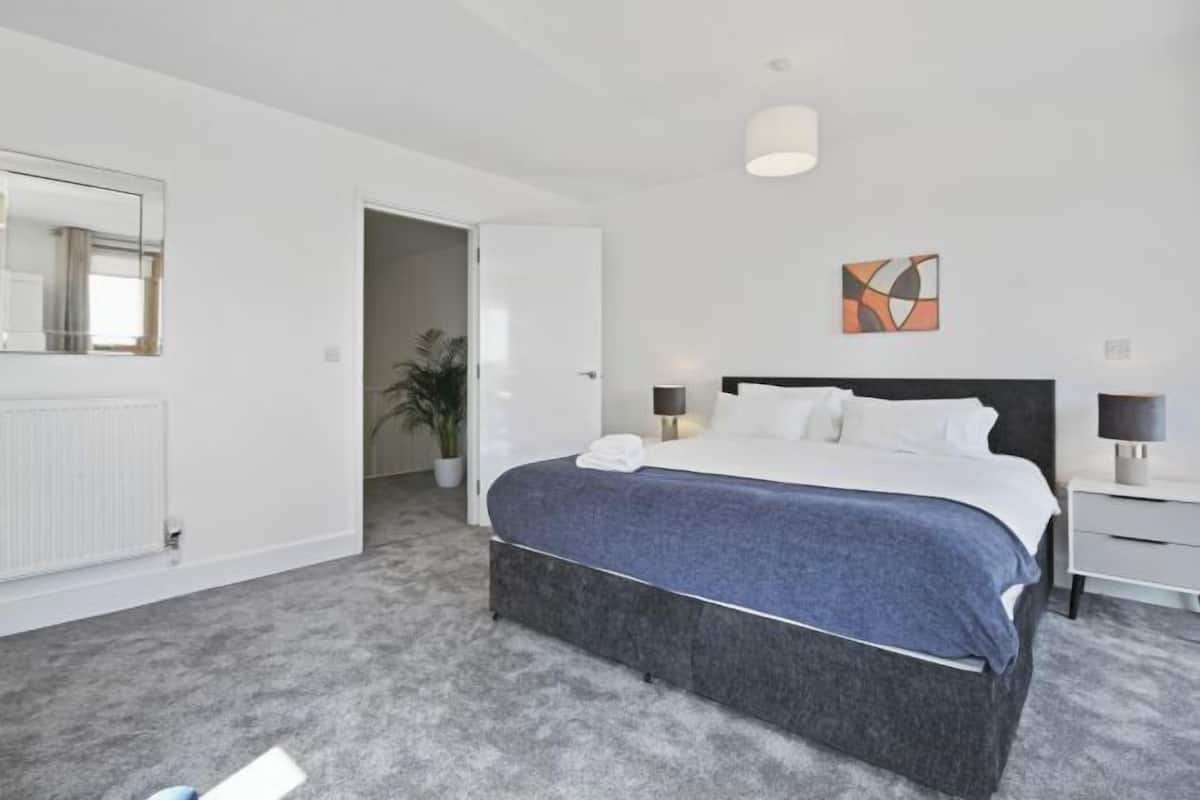 In-room safe, blackout curtains, iron/ironing board, free WiFi