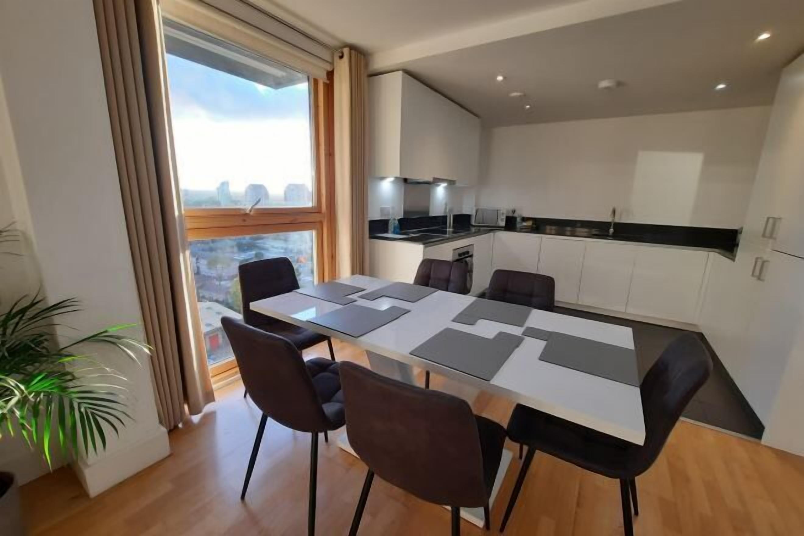 Cuisine privée | Grand réfrigérateur, micro-ondes, four, plaque de cuisson