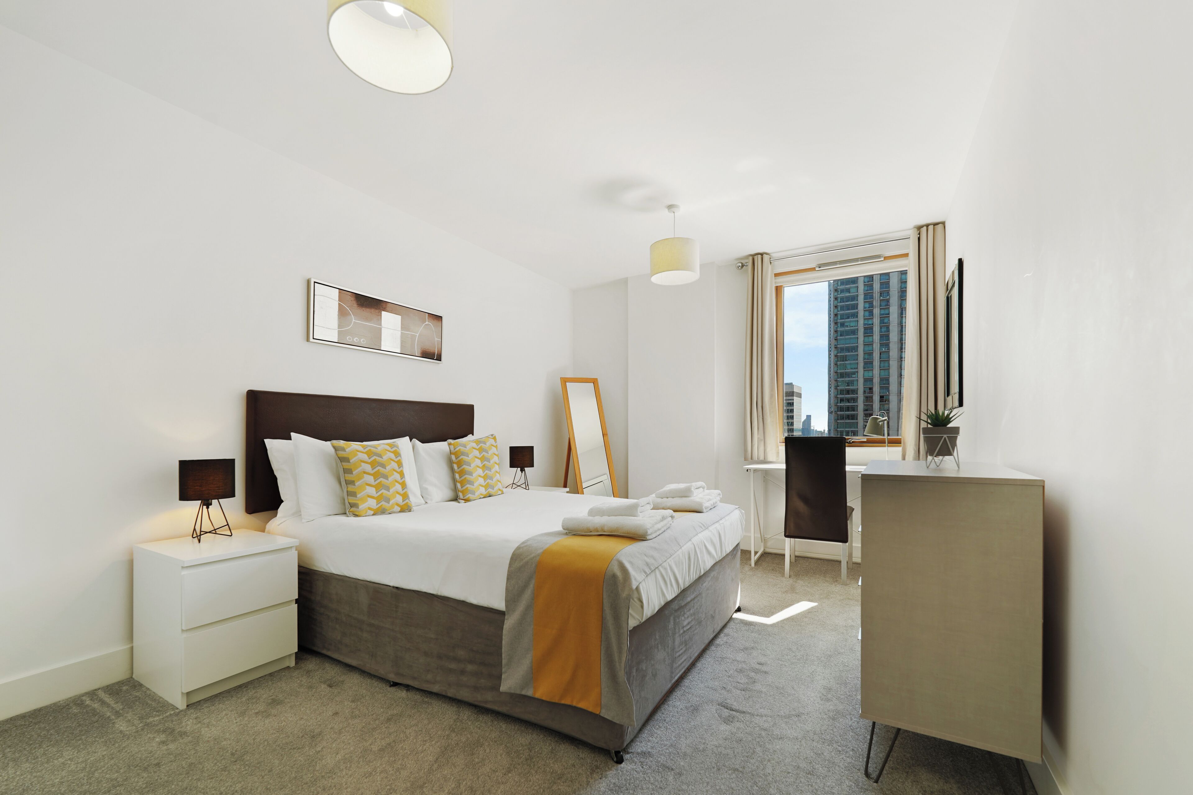 Leilighet – premier, balkong, byutsikt (1401) | Safe på rommet, blendingsgardiner og strykejern/-brett