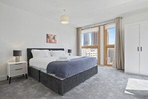 Exclusive-Apartment, Terrasse, Stadtblick (2003) | Zimmersafe, Verdunkelungsvorhänge, Bügeleisen/Bügelbrett