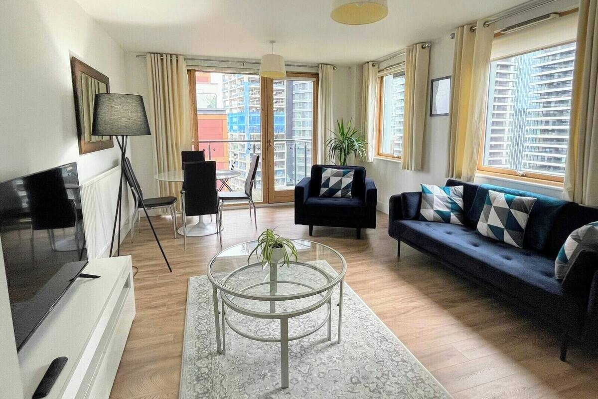 Appartamento Comfort, balcone, vista città (1702) | Area soggiorno | TV