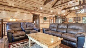 Living area - Dolly's Lodge - 8 Bedroom w/ PRIVATE HEATED INDOOR POOL (Pigeon Forge)