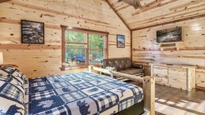 Room - Dolly's Lodge - 8 Bedroom w/ PRIVATE HEATED INDOOR POOL (Pigeon Forge)