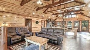 Living area - Dolly's Lodge - 8 Bedroom w/ PRIVATE HEATED INDOOR POOL (Pigeon Forge)