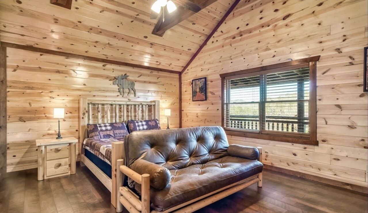 Dolly's Lodge - 8 Bedroom W/ Private Heated Indoor Pool - Gatlinburg, TN