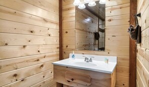 Bathroom #2 - Dolly's Lodge - 8 Bedroom w/ PRIVATE HEATED INDOOR POOL (Pigeon Forge)