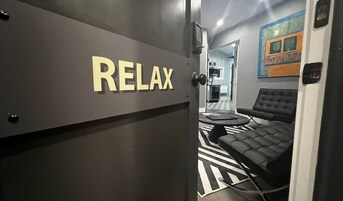 Signature Suite, Garden View | Individually decorated, individually furnished, laptop workspace