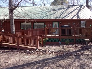 Property grounds - Forest Get Away! Surrounded by National Forest. Beautiful home in the woods. (Mena)