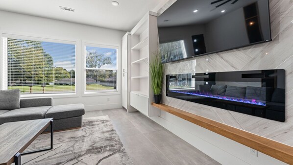 Living area - The Tux - MTB Trails - 1 mi to DT (Bentonville)