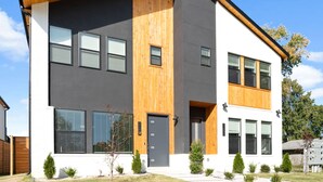 Exterior - The Tux - MTB Trails - 1 mi to DT (Bentonville)