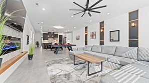 Smart-TV, Kamin, Tischfußball