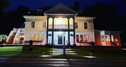 Cozy bed & breakfast in marvelous South Kortright with WiFi, AC