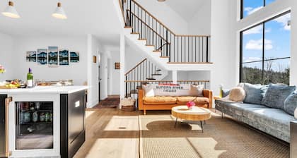 SLEEPS 16! New Estate w/Amazing Views! A/C!