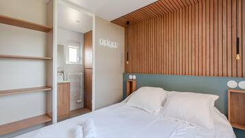 3 chambres, fer et planche Ă repasser