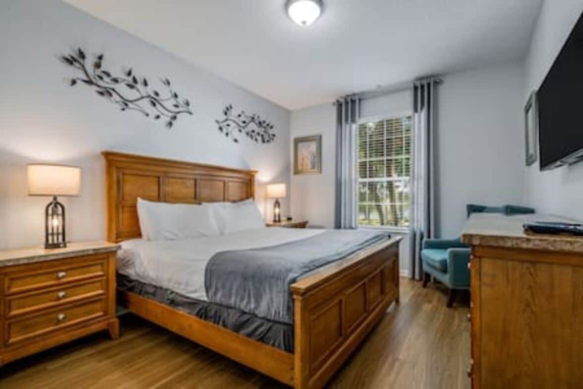 3 slaapkamers, een strijkplank/strijkijzer, reisbedje, wifi