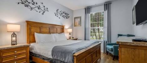 3 slaapkamers, een strijkplank/strijkijzer, reisbedje, wifi