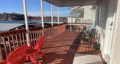 Cozy 2-bedroom house @ MM 21 in Osage Beach with AC, WiFi. LITTLE RED ROOF