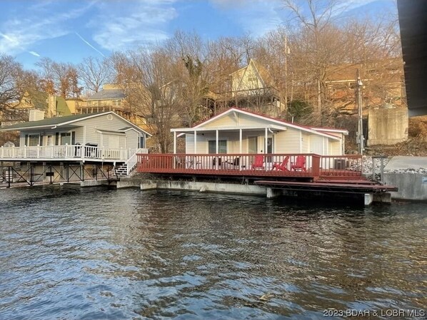 Exterior - Cozy 2-bedroom house @ MM 21 in Osage Beach with AC, WiFi. LITTLE RED ROOF (Osage Beach)