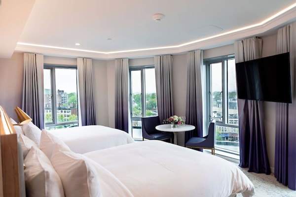 Panoramic Room