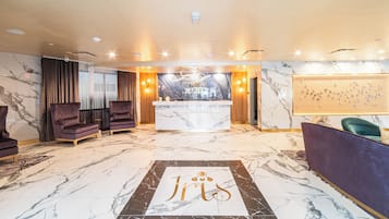 ฝ่ายต้อนรับ