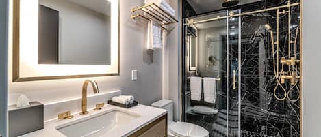 Phòng Junior | Bộ trải giường bằng vải Frette của Ý, bộ đồ giường cao cấp