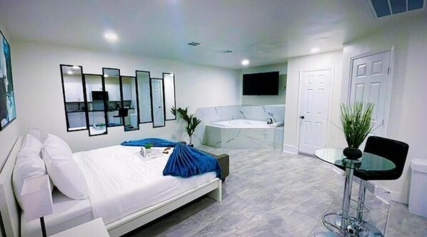 1 bedroom - Luxury Studio-Apt w/ Jacuzzi 8 mi from IAH (Houston)