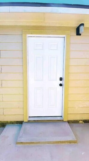 Exterior detail - Luxury Studio-Apt w/ Jacuzzi 8 mi from IAH (Houston)